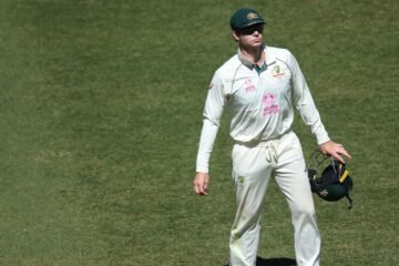 Australia close ranks around 'quite upset' Steven Smith over stump cam footage