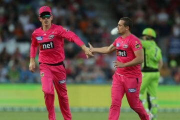 Blistering Josh Philippe keeps Sydney Sixers at top after Steve O'Keefe hauls in Sydney Thunder