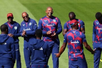 Phil Simmons calls on West Indies' 'hunger and enthusiasm' to trump 'clear favourites' Bangladesh