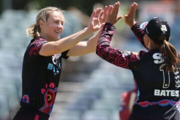 WBBL 2023: Ellyse Perry’s career-best figures propel Sydney Sixers to thumping win over Melbourne Renegades